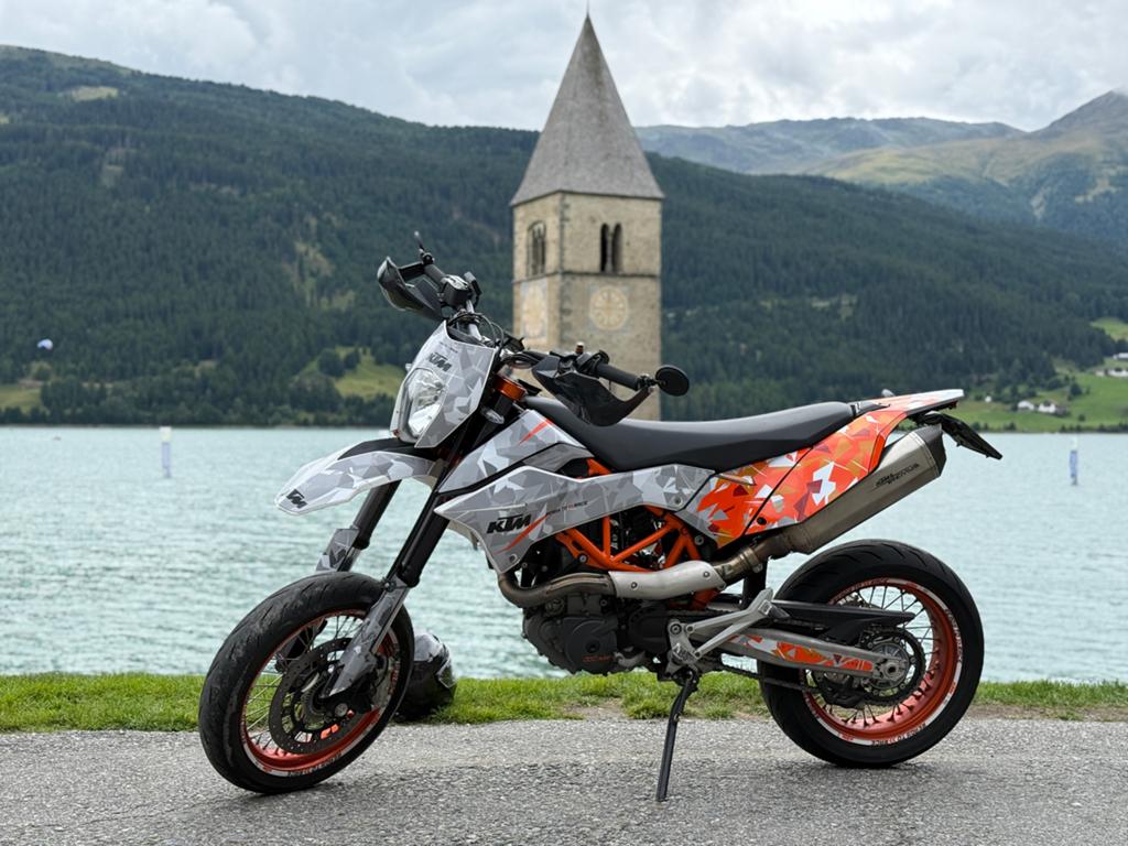 KTM 690 SMC-R - 2015 - Nieuwe koppeling - Remus - Handverw., Motoren, Motorrijbewijs A, Handgeschakeld, 1 cilinder, SuperMoto
