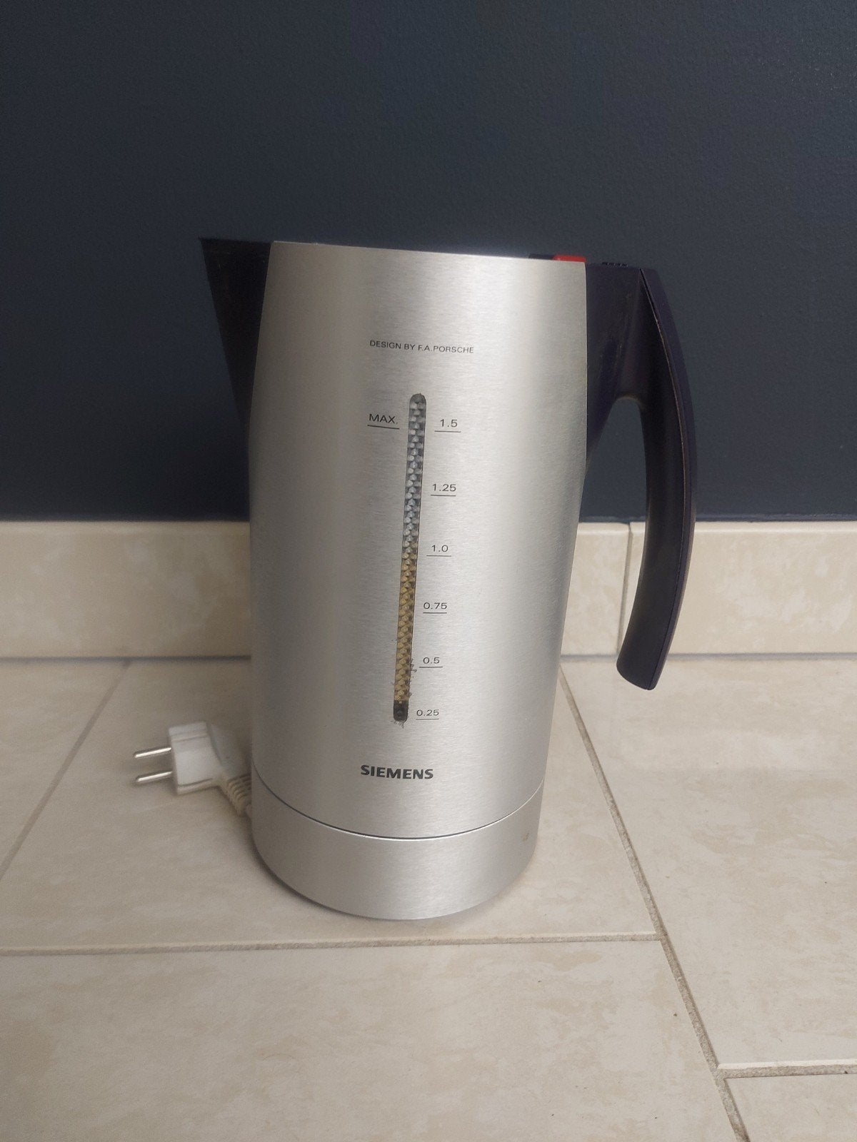 Siemens waterkoker - Design by F.A. Porsche, 1 tot 2 liter, Ophalen of Verzenden, Gebruikt, Draadloos