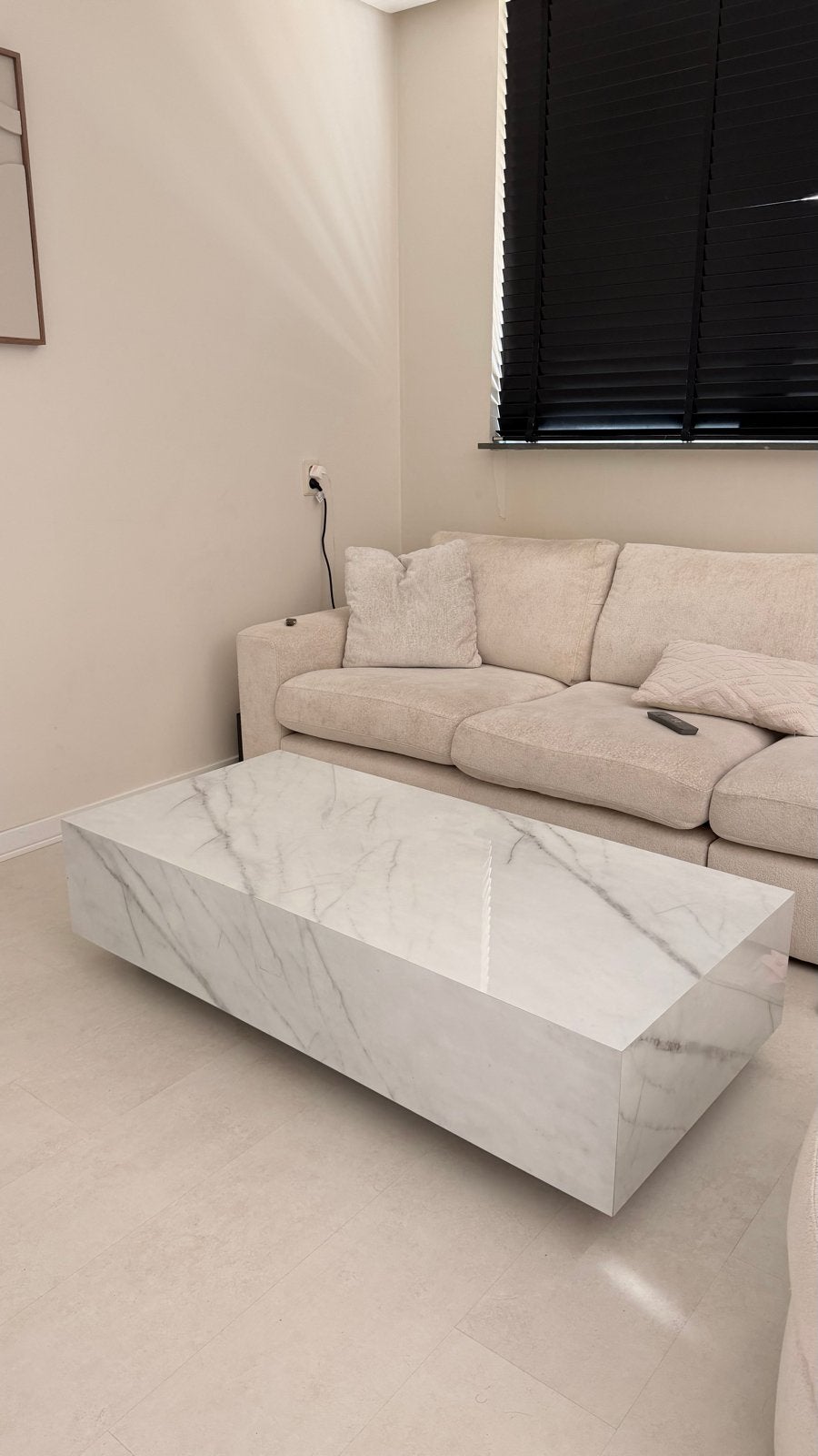 Moderne salontafel met marmerlook, Huis en Inrichting, Tafels | Salontafels, Overige materialen, 100 tot 150 cm, Zo goed als nieuw