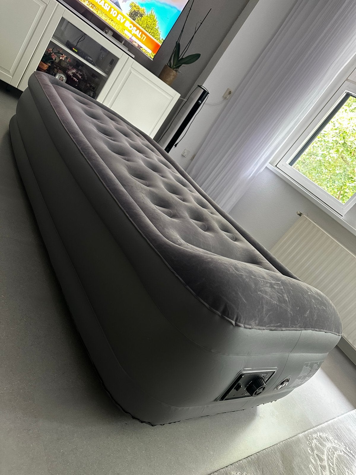 Eenpersoons luchtbed met ingebouwde pomp, Huis en Inrichting, Overige materialen, Gebruikt, 90 cm, Eenpersoons