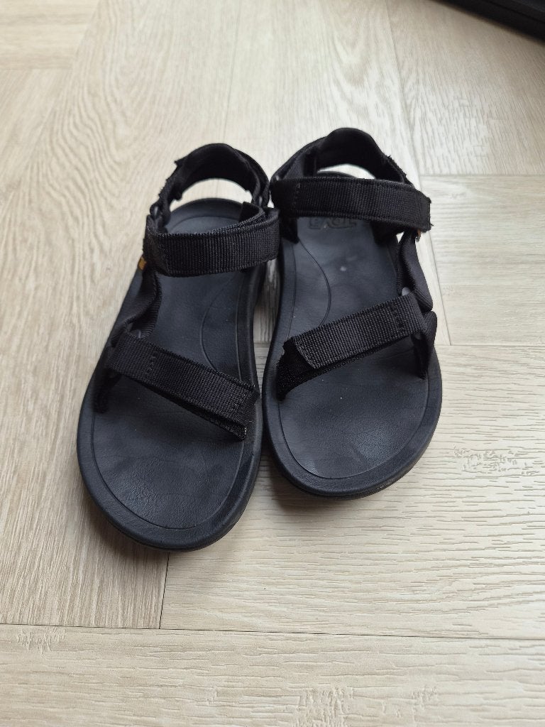 Teva Hurricane sandalen zwart ZGAN! Maat 32, Kinderen en Baby's, Kinderkleding | Schoenen en Sokken, Ophalen, Jongen of Meisje