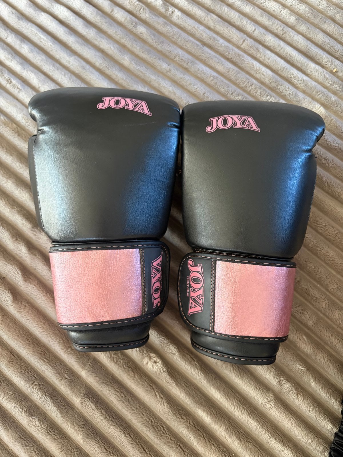 Joya boks- / kickbokshandschoenen 12 oz - Zwart/Roze, Ophalen of Verzenden, Gebruikt, Overige, Vechtsportbescherming