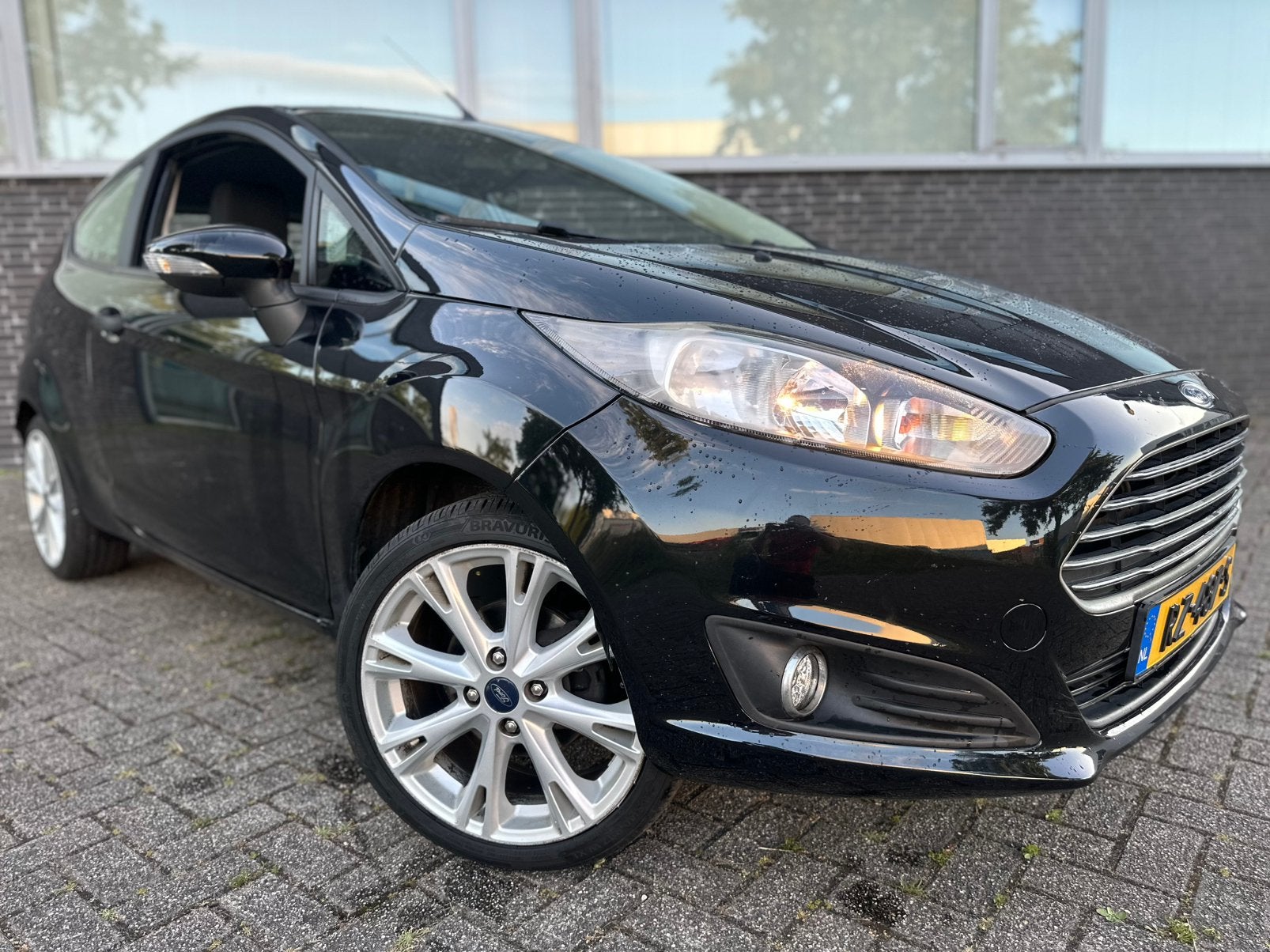 Foto 5 van Ford Fiësta 1.25 44KW 3DR 2014 Zwart/17INCH/CRPLY/NW ONDRHD