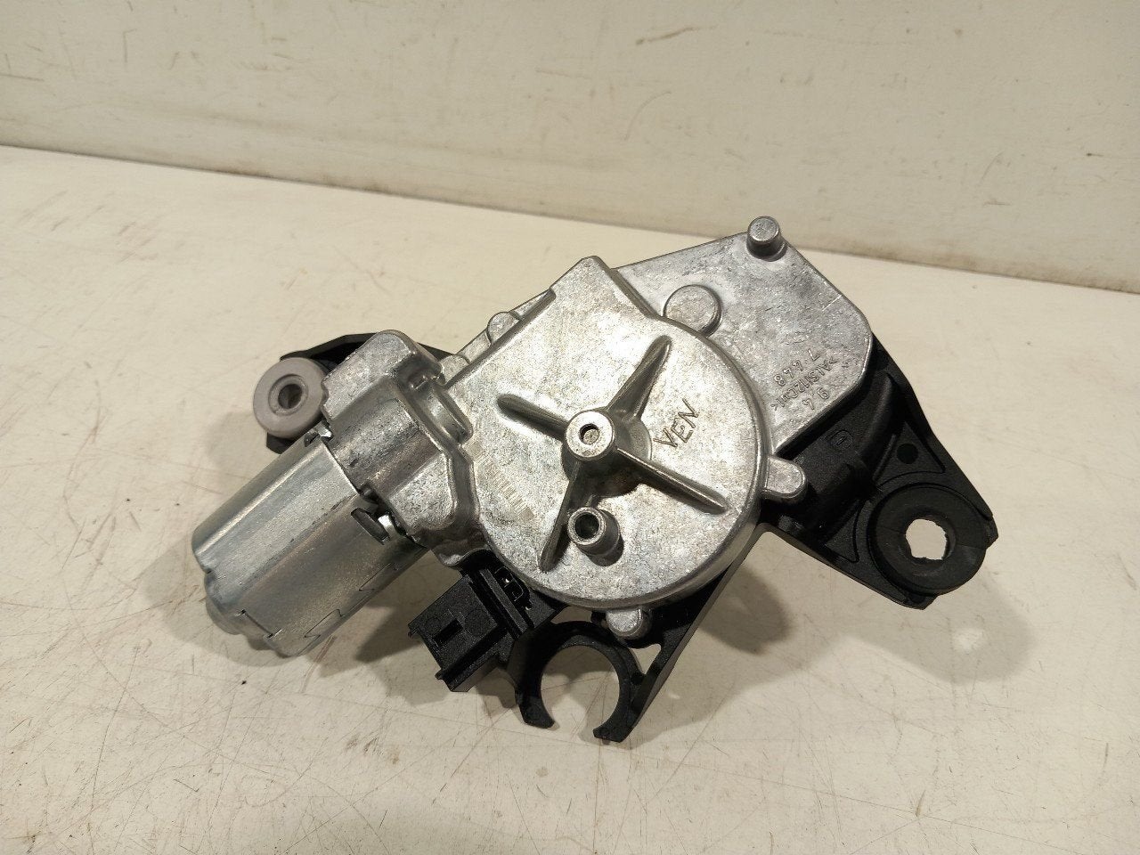 Ruitenwissermotor achter Renault Clio, Onderdelen@venauto.nl, Van der Ven Autorecycling B.V., Gebruikt, Ettenseweg 76, 4706 PB Roosendaal, The Netherlands