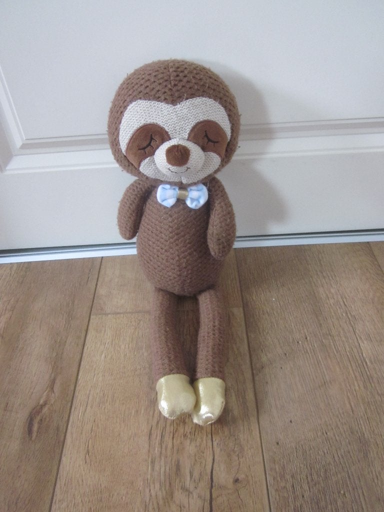 Blokker bruin/beige gehaakte knuffel luiaard gouden voetjes, Overige merken, Overige karakters, Ophalen of Verzenden, Zo goed als nieuw