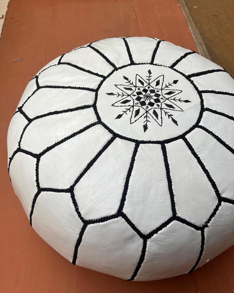 Nieuwe Marokkaanse handgemaakte leren poef, gevuld wit, Minder dan 50 cm, Rond, Nieuw, Ophalen of Verzenden