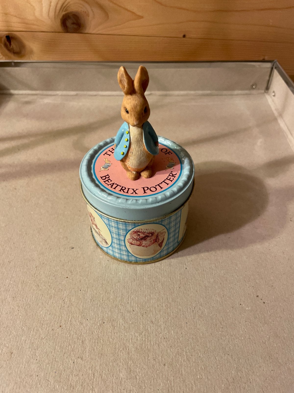 Vintage Blikje met Pieter Konijn Figuur - Beatrix Potter, Ophalen of Verzenden, Zo goed als nieuw, Overige, Overige merken