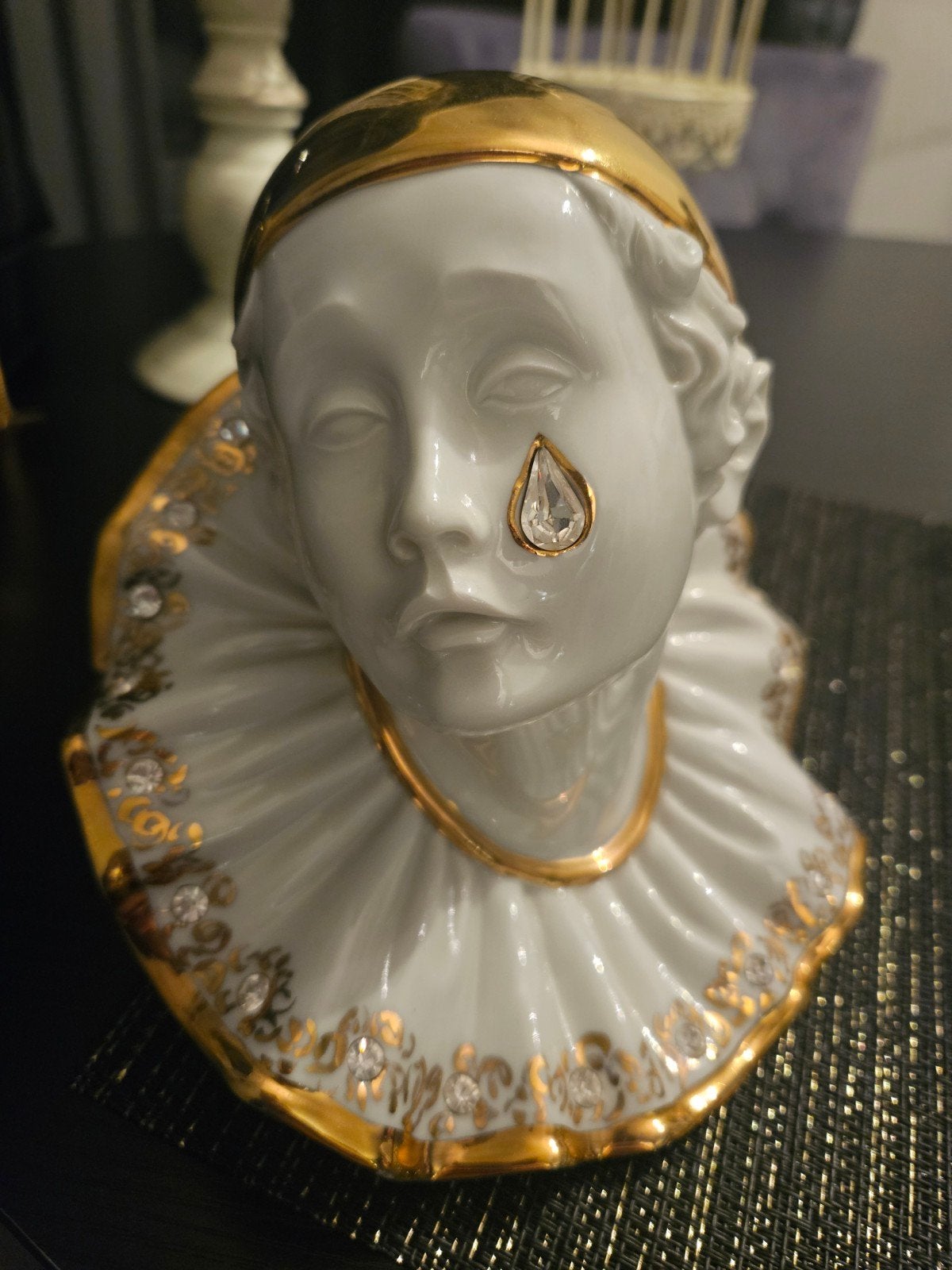 capodimonte porselein clown met stempel en swarovski steentj, Antiek en Kunst, Ophalen of Verzenden