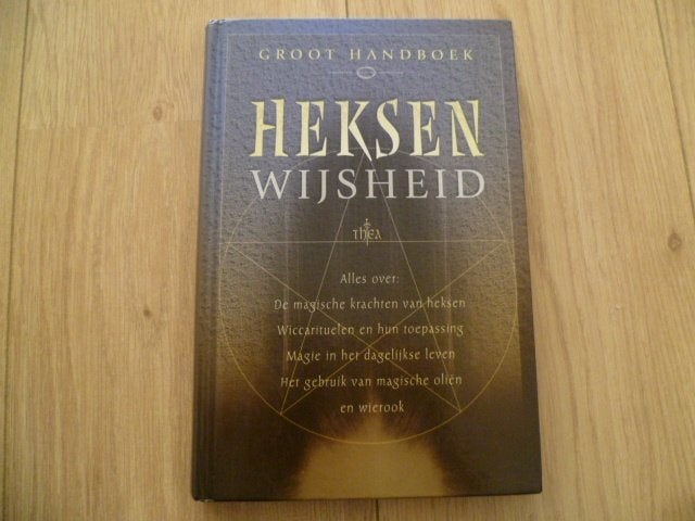 Thea - Groot handboek Heksenwijsheid HC, Boeken, Verzenden, Zo goed als nieuw, Overige onderwerpen, Achtergrond en Informatie