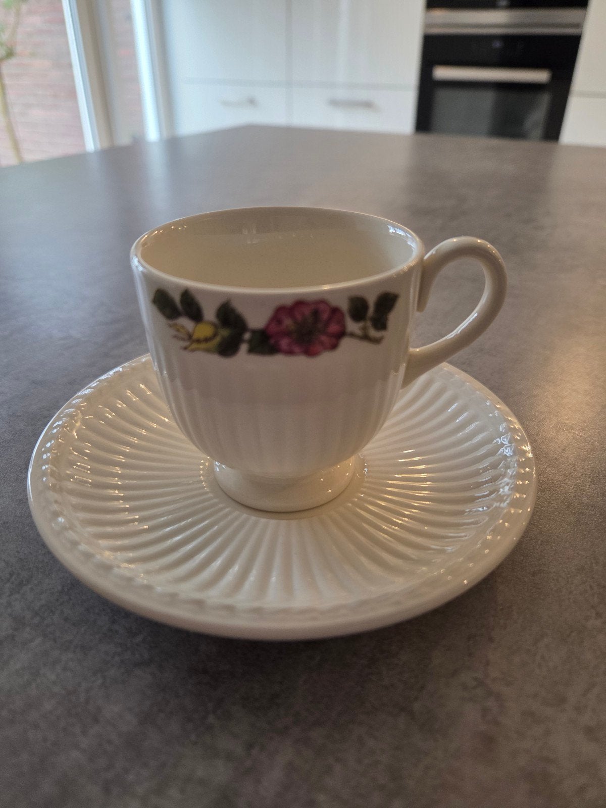 Wedgwood "Briar Rose" koffiekopje en schotel, Ophalen of Verzenden