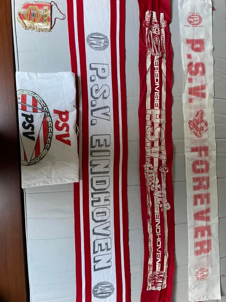 Vintage PSV sjaals 3 stuks en een katoenen tas en n vaantje, Verzamelen, Sportartikelen en Voetbal, Ophalen of Verzenden, Gebruikt