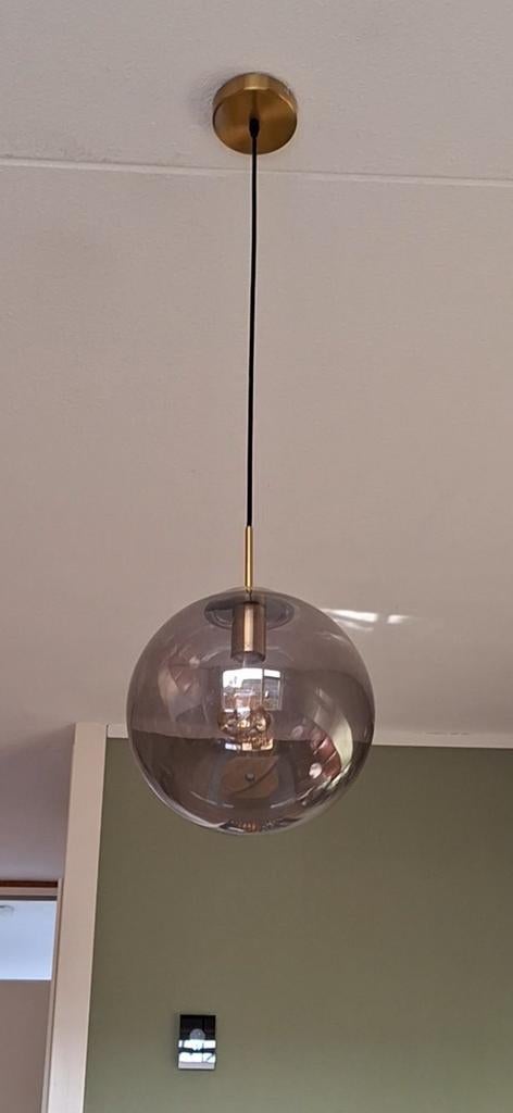 Moderne hanglamp met glazen bol - Zo goed als nieuw, Ophalen of Verzenden, Zo goed als nieuw, Glas, Modern, Industrieel