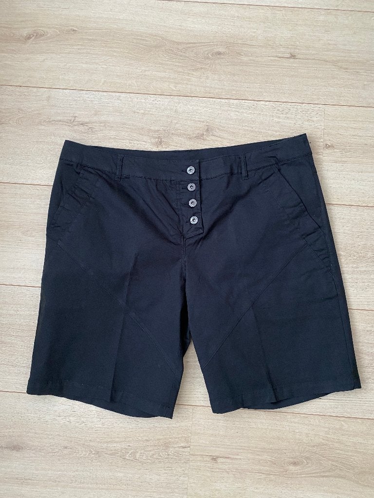 Zwarte korte broek Rainbow mt 42 NIEUW, Kleding | Dames, Broeken en Pantalons, Kort, Zwart, Maat 42/44 (L), Ophalen of Verzenden
