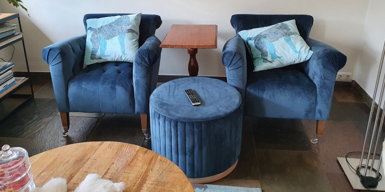 2 Nieuwe fluwelen stoelen met poef - nooit gebruikt, Ophalen, Modern, Klassiek, Twee, Blauw