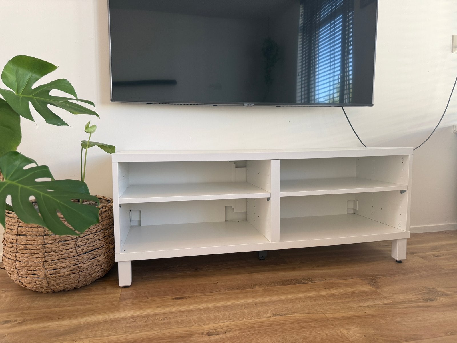 Wit IKEA Bestå tv-meubel (120 cm) op pootjes, Ophalen, 100 tot 150 cm, Zo goed als nieuw, Minder dan 100 cm