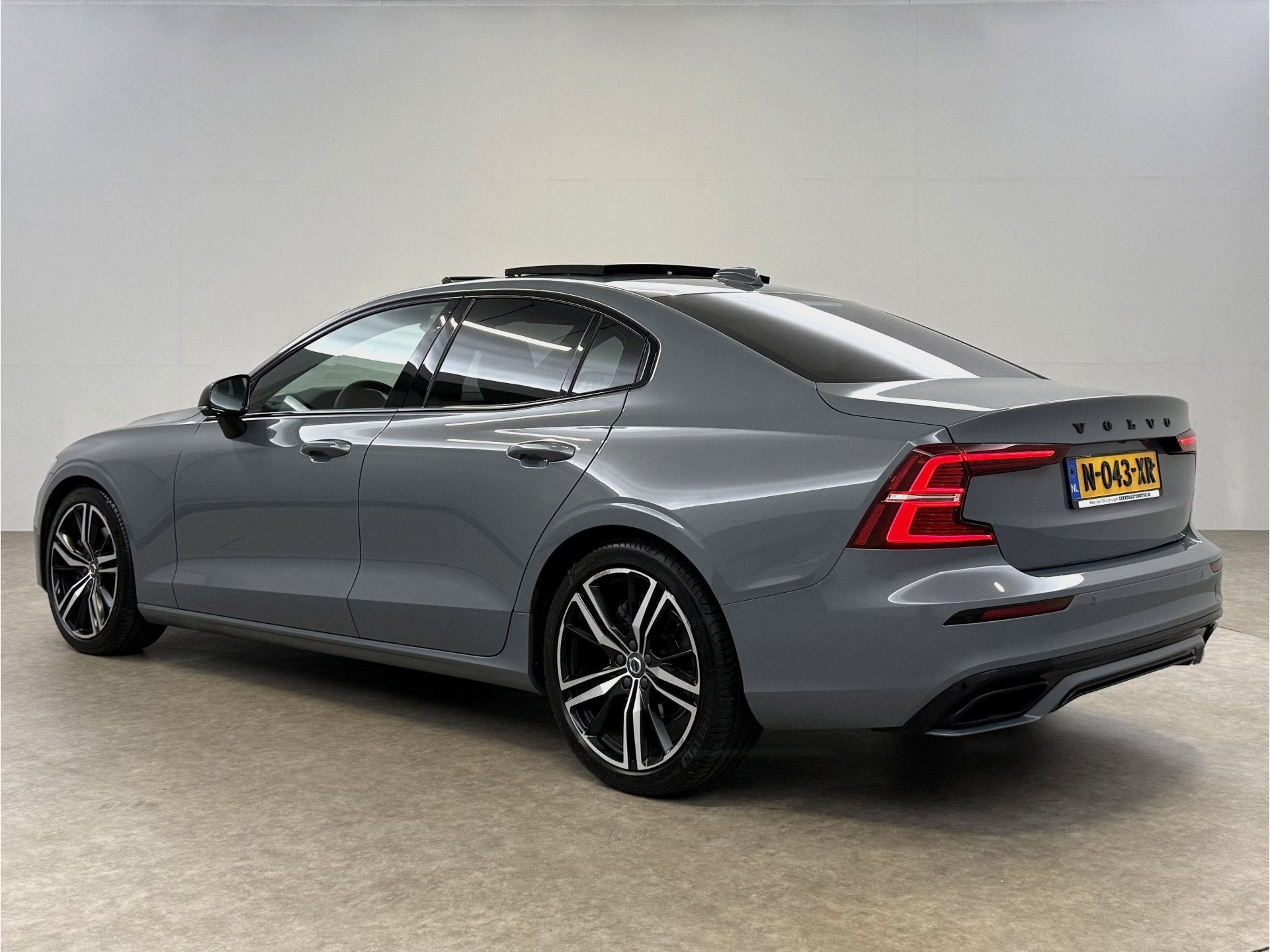 Volvo S60 2.0 B4 R-Design Black Optic | Pano | Virtual | Mem, Euro 6, 4 cilinders, 1969 cc, S60