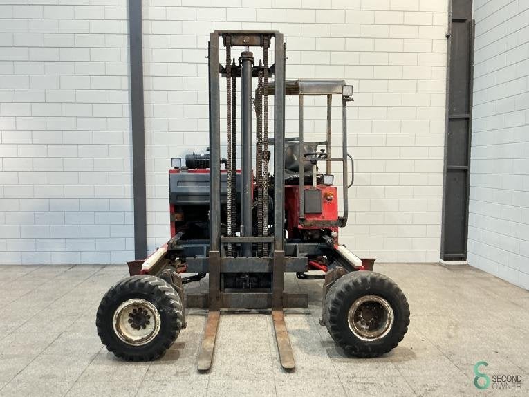 Heftrucks Diesel Moffett M7 30.4W 2004 4 Weg, Zakelijke goederen, Machines en Bouw | Heftrucks en Intern transport, 3000 tot 4000 kg