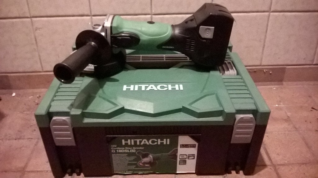 18 volt hikoki  accu haakse slijper 6 ah accu en snellader, Ophalen, Zo goed als nieuw, Minder dan 700 watt, Haakse handslijpmachine