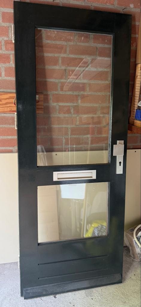 Houten voordeur met glas en beslag - donker groen/wit, Ophalen of Verzenden, Zo goed als nieuw, Klink of Kruk