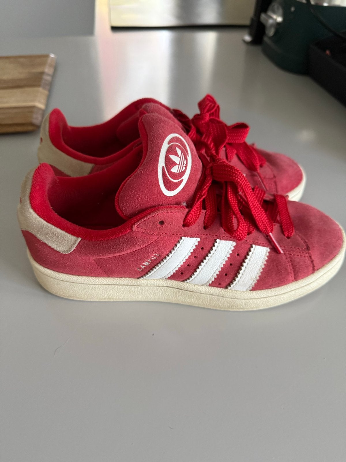 Adidas Campus sneakers rood - Maat 39, Ophalen of Verzenden, Gedragen, Rood, Sneakers of Gympen