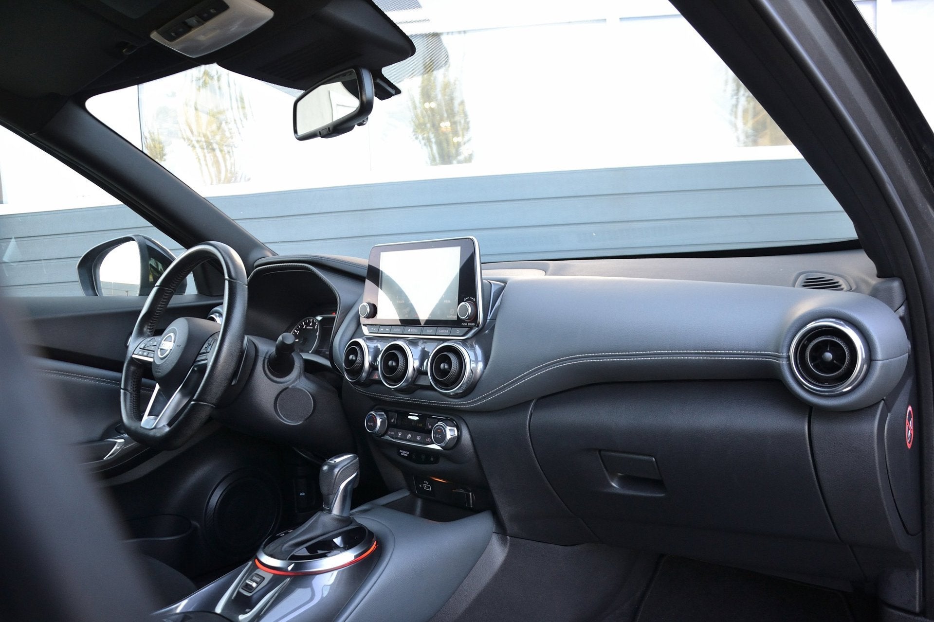 Foto 11 van Nissan Juke 1.0 DIG-T Tekna Automaat | Navigatie | Stoelverw