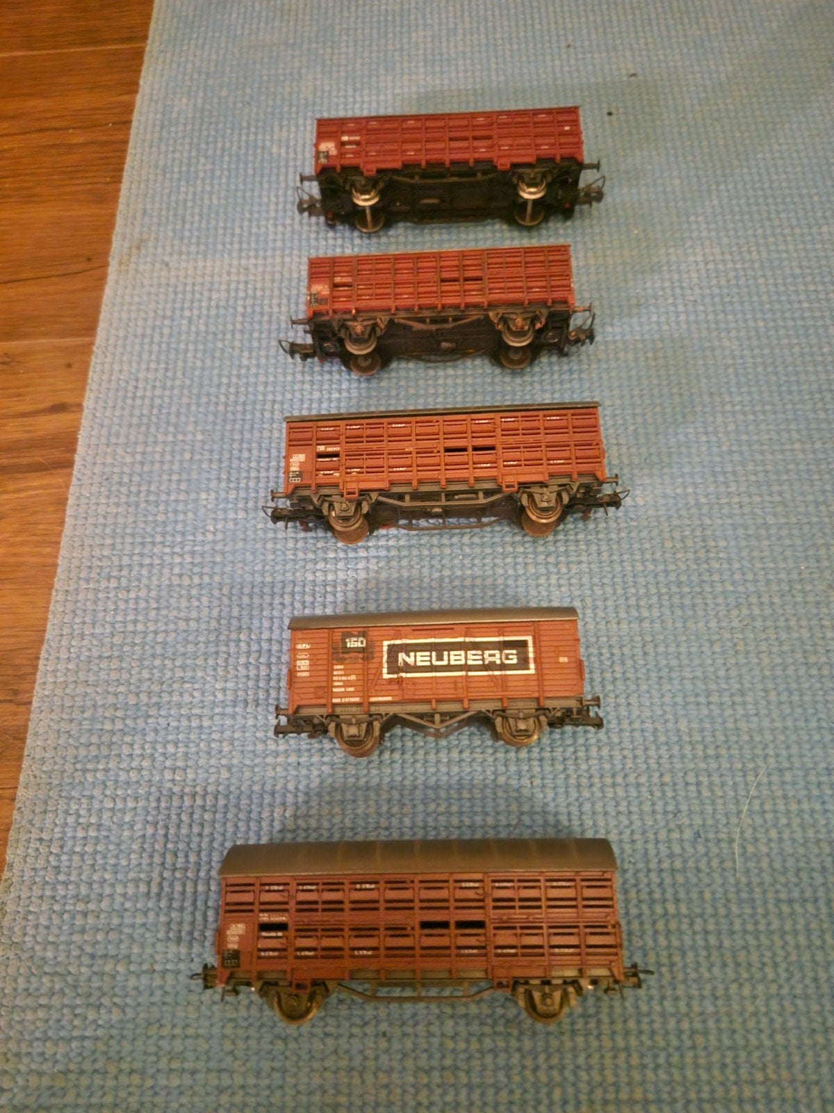 Roco wagons - Set van 4 veewagens en gesloten wagon, Hobby en Vrije tijd, Gebruikt, Gelijkstroom, Wagon, Ophalen of Verzenden