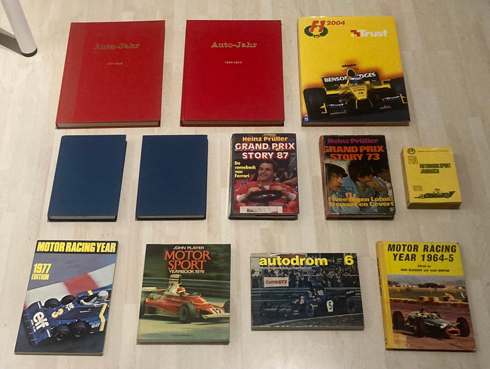Thema formule 1 jaarboeken 12 boeken prijs verlaagd, Ophalen of Verzenden, Gelezen, Algemeen