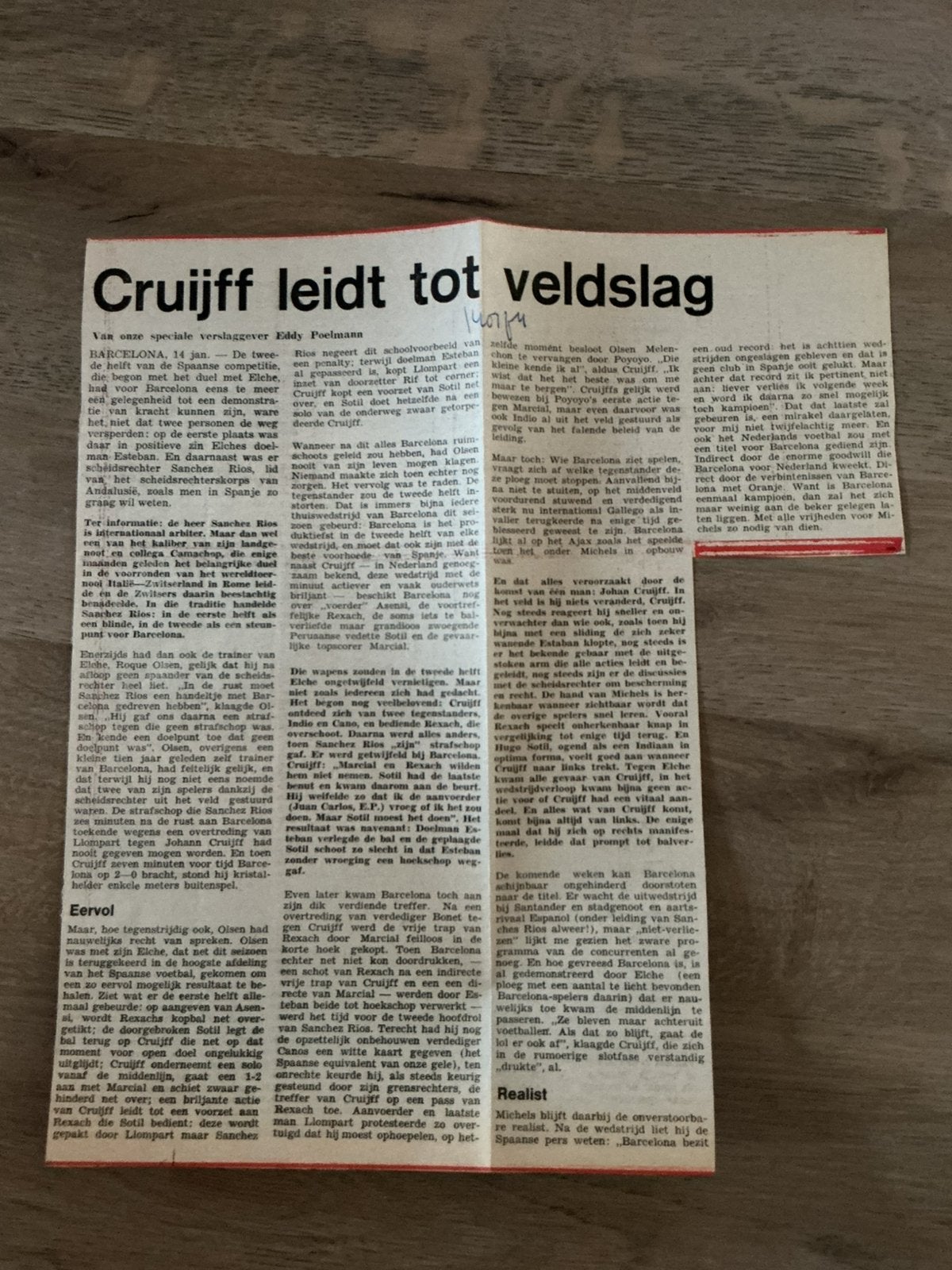 Voetbal krantenartikel Cruijff leidt tot veldslag 1974, Verzamelen, Tijdschriften, Kranten en Knipsels, Ophalen of Verzenden, Knipsel(s)