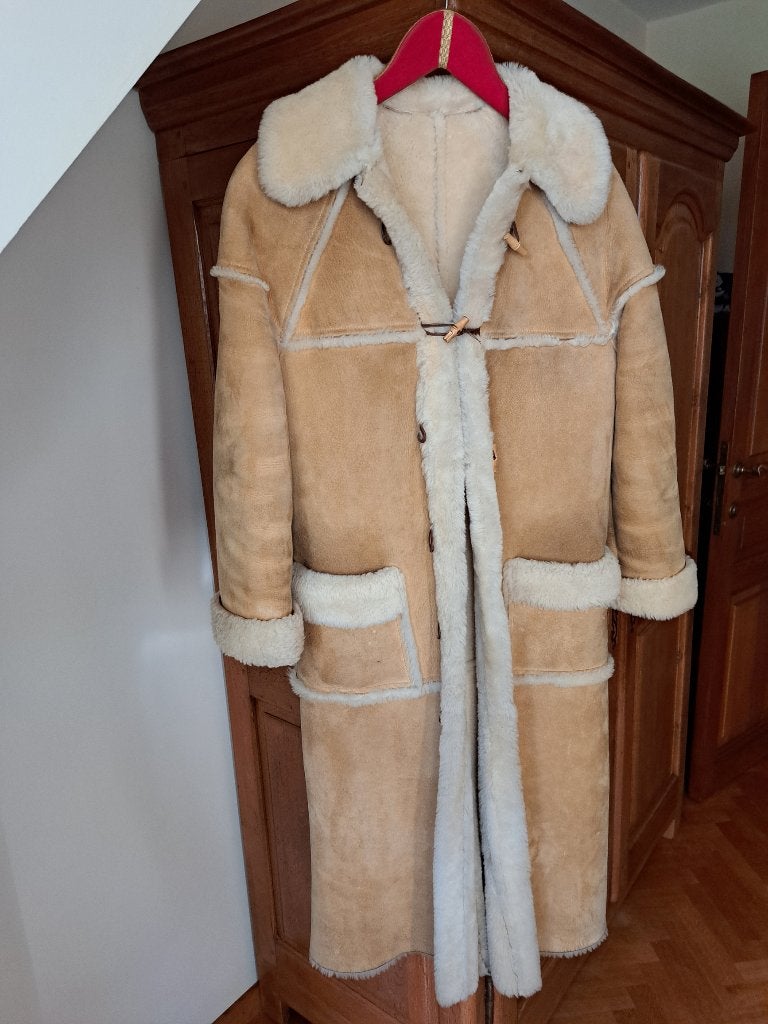 Mantel in beige daim, Ophalen of Verzenden, Zo goed als nieuw, Maat 38/40 (M), Beige