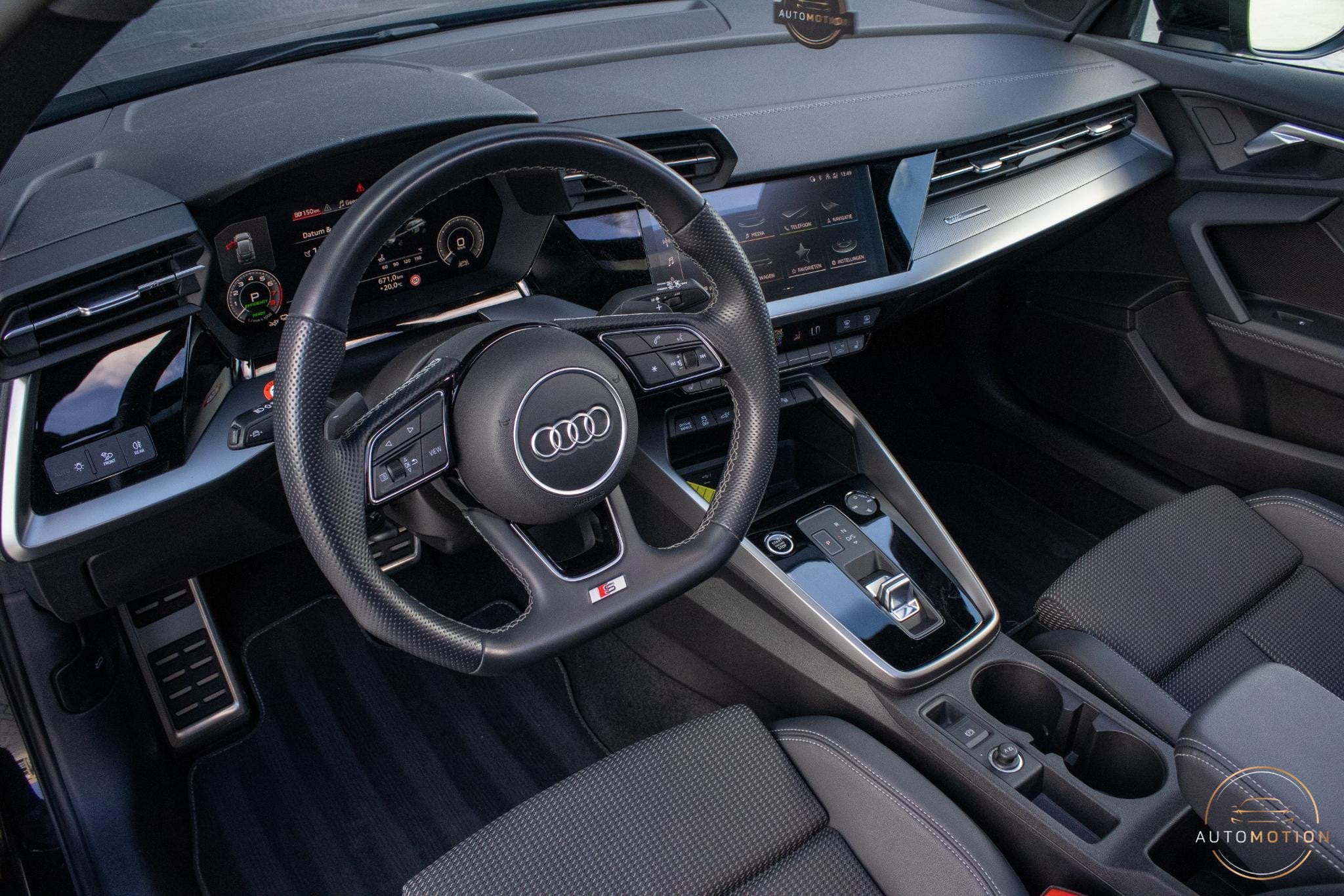 Audi A3 Sportback 45 TFSIe Sline Competition PANO MATRIX MAX, Dealer onderhouden, Gebruikt, 4 cilinders, Met garantie (alle)