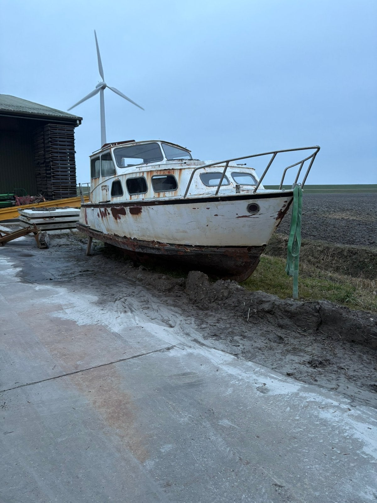 Kajuitboot opknapper met inboard dieselmotor, Ophalen, Gebruikt