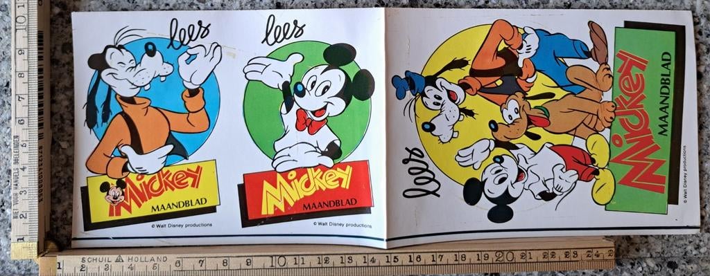 Vintage sticker lees Mickey maandblad Goofy Mickey Mouse, Ophalen of Verzenden, Zo goed als nieuw