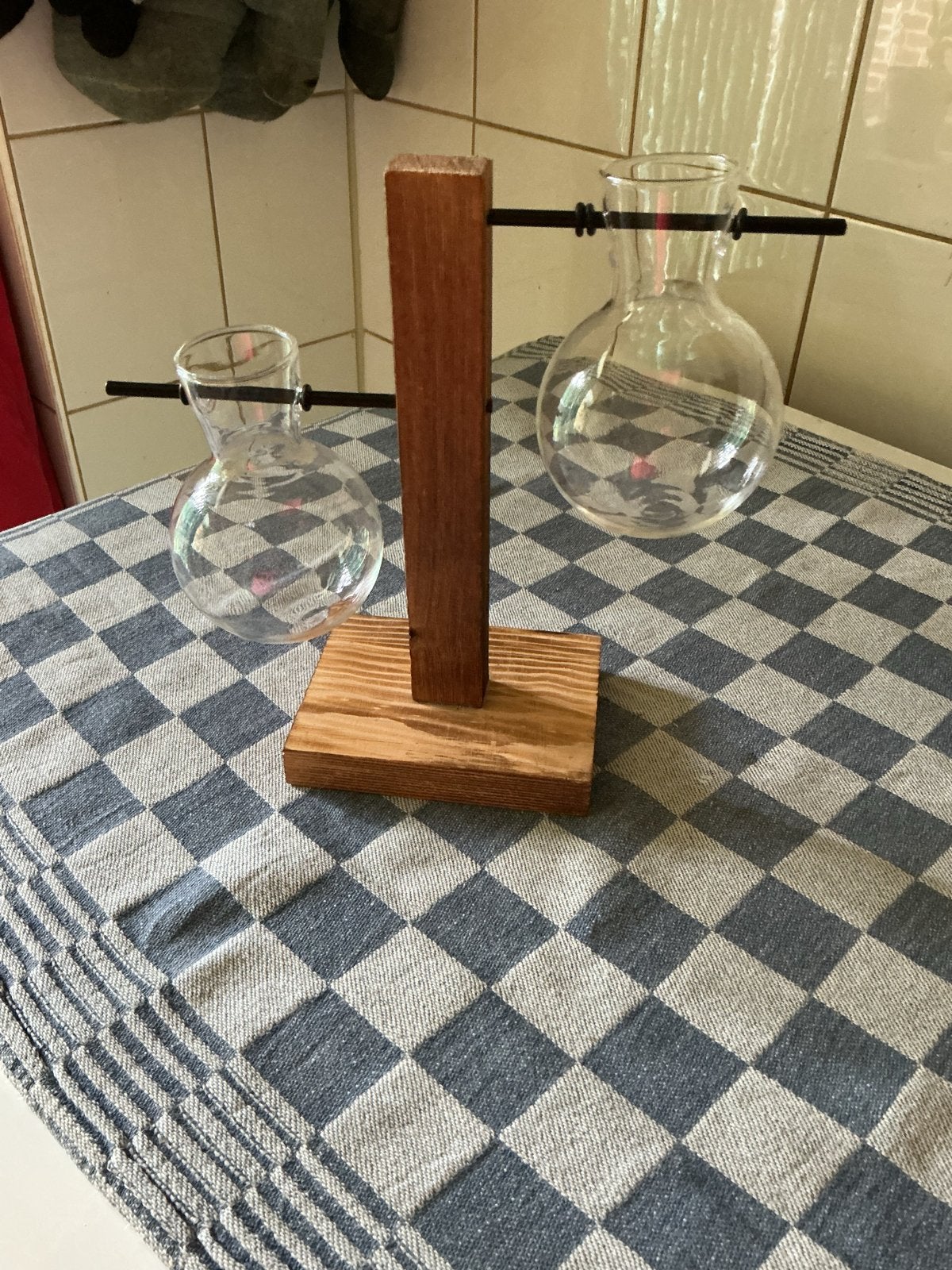 Twee stekvaasjes op houten standaard, Ophalen of Verzenden, Nieuw