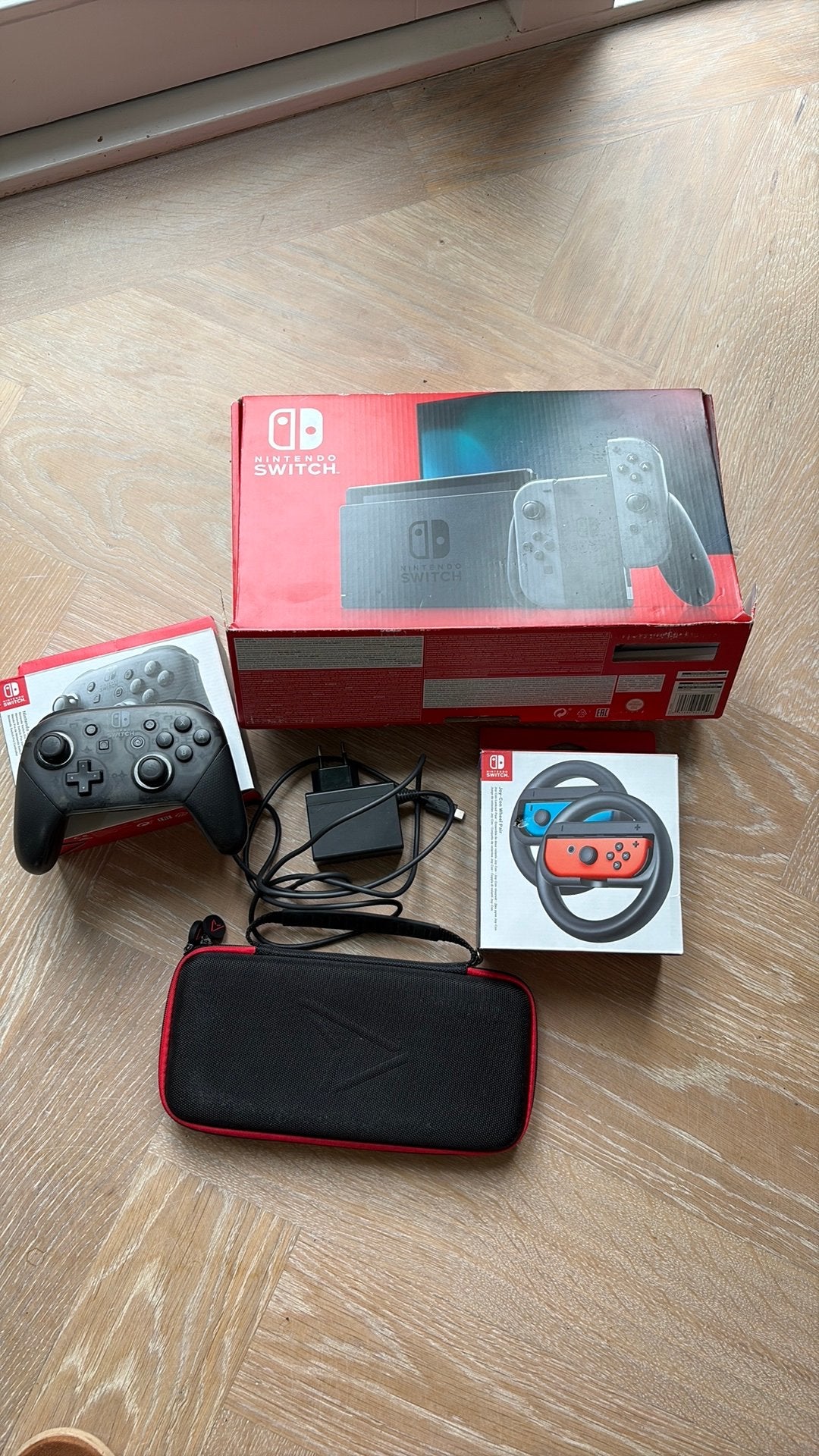 Nintendo switch met controller en joy con wheel, Spelcomputers en Games, Spelcomputers | Nintendo Switch, Ophalen, Gebruikt, Met 1 controller