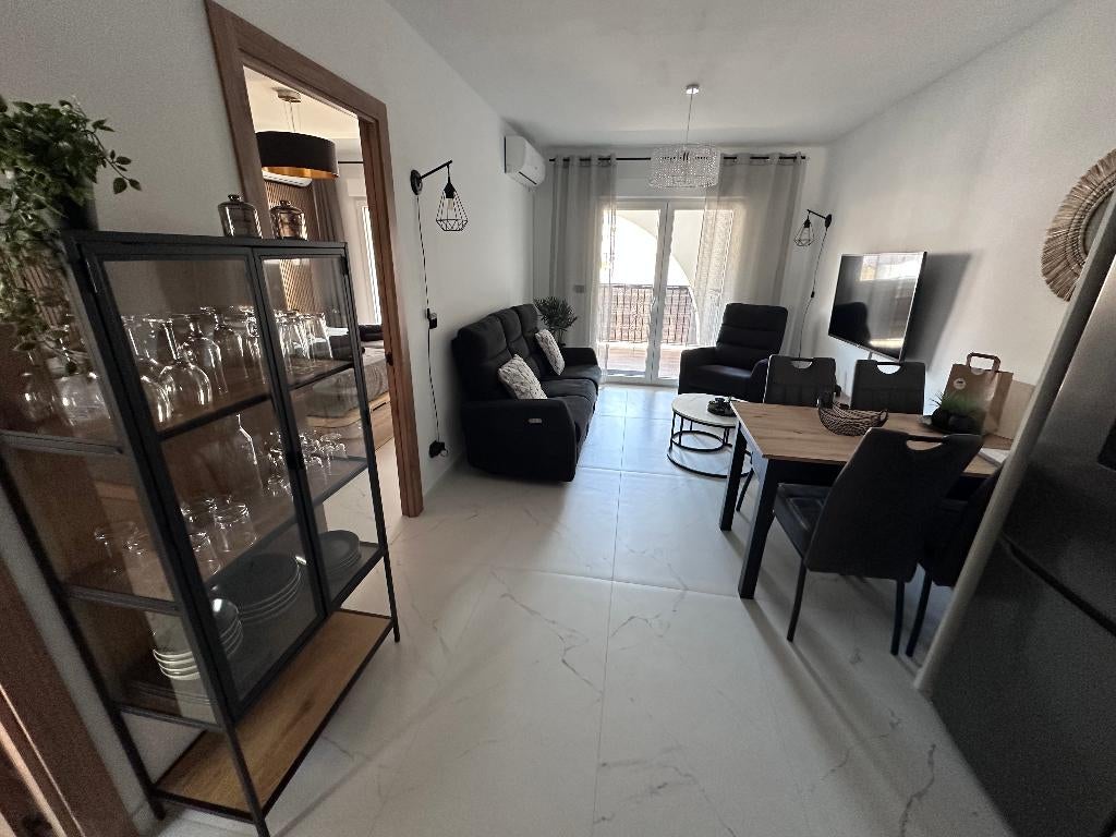Te huur gerenoveerd appartement in centrum van Torrevieja, Wasmachine, 2 slaapkamers, Costa Blanca, Appartement