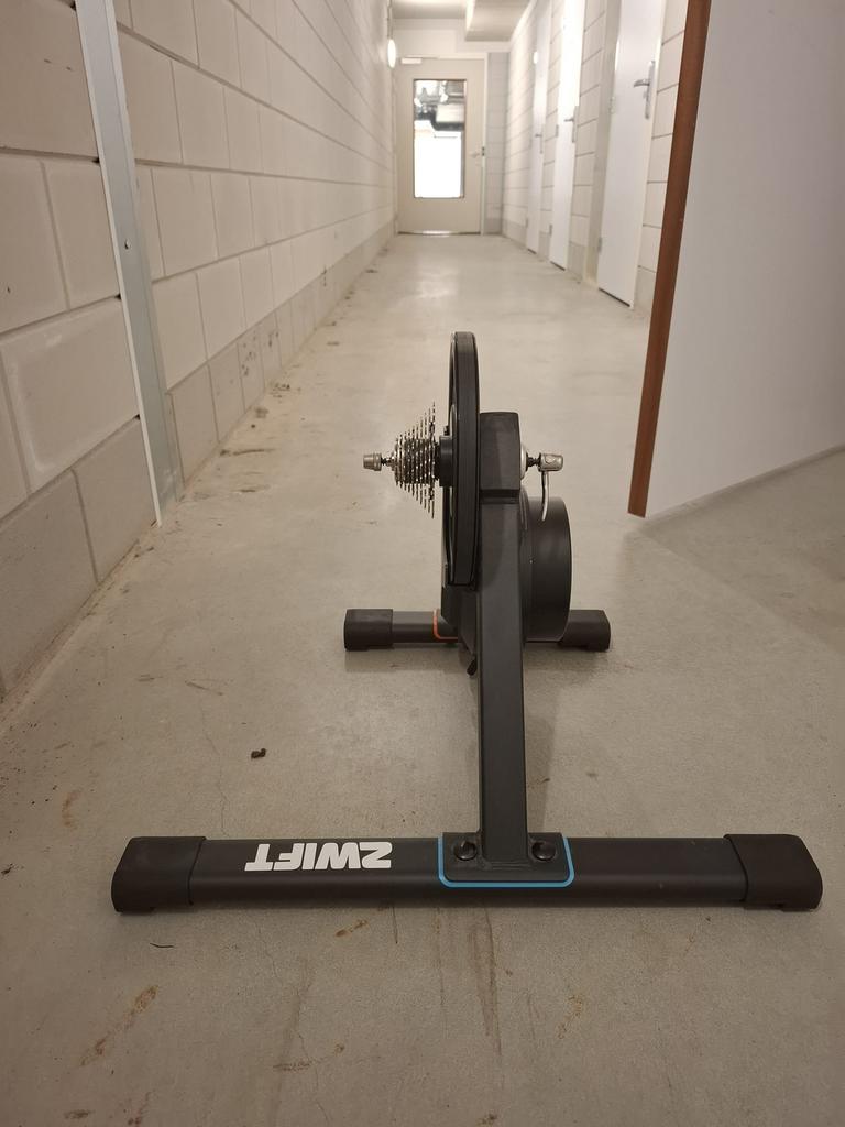 Zwift Hub Smart trainer, Sport en Fitness, Ophalen, Zo goed als nieuw, Overige typen
