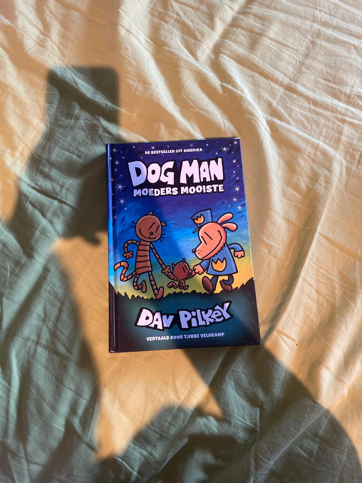 Dog Man Moeders Mooiste + gratis dog man deel 1, Ophalen of Verzenden, Zo goed als nieuw, Fictie algemeen