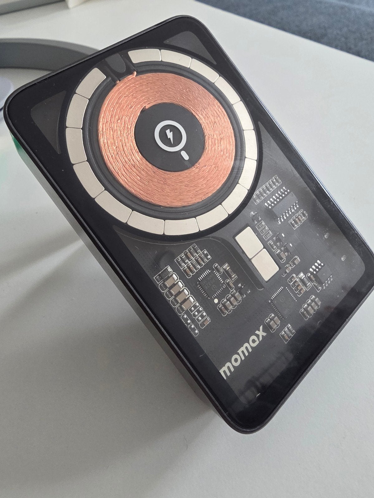 Momax 10000 mAh Magnetische Power Bank met PD 3.0, Ophalen