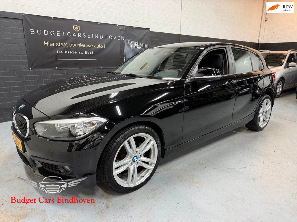 BMW 1-serie 116i Essential Nap/Airco/Stoelverwarming/APK 202, Auto's, BMW, 1-Serie, Zwart, 19 km/l, 3 cilinders