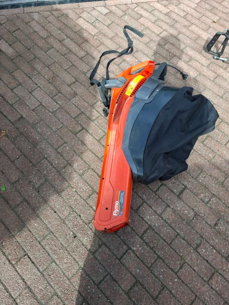 Flymo Bladblazer / Bladzuiger met opvangzak, Tuin en Terras, Bladblazers, Ophalen, Gebruikt, Met opvangzak, Handgedragen
