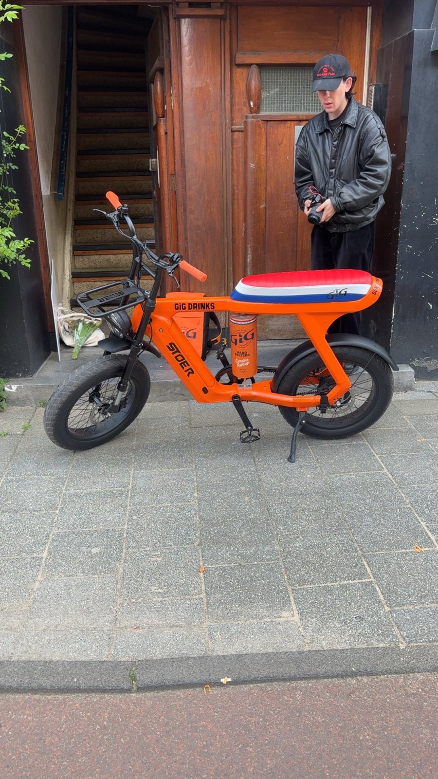 Stoer E-bike - Oranje met uniek Gig Drinks design, Zo goed als nieuw, Minder dan 47 cm, 50 km per accu of meer, Ophalen