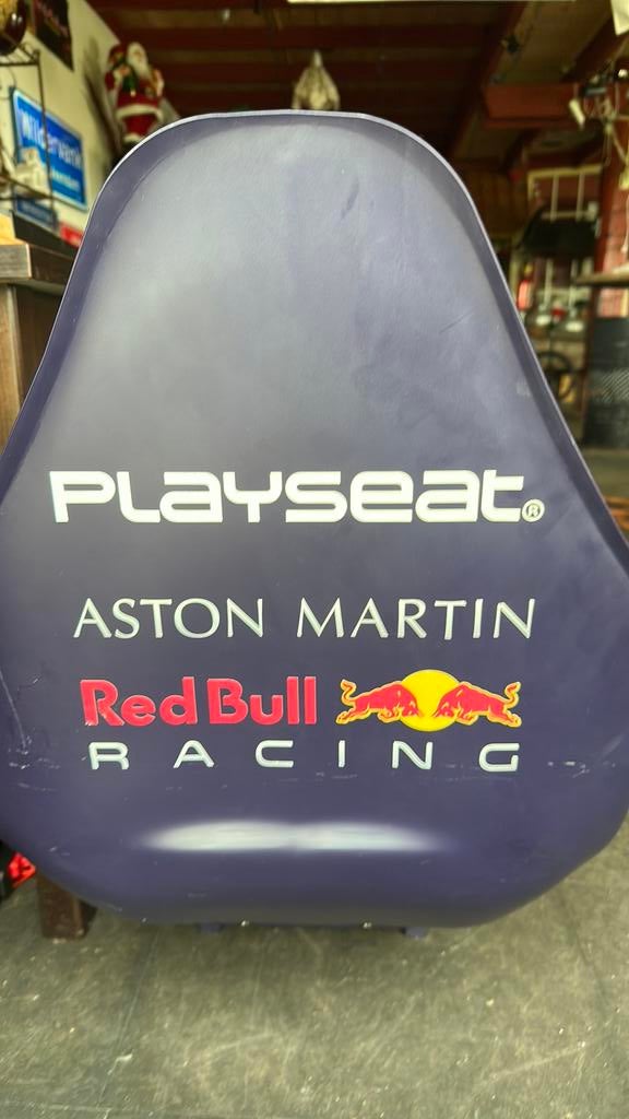 Red bull Playseat met Thrustmaster racestuur en pedalen, Ophalen, Zo goed als nieuw, Playseat of Racestoel
