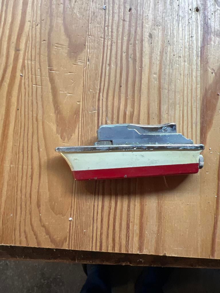 Unieke vintage gasaansteker in de vorm van een boot, Verzamelen, Rookartikelen, Aanstekers en Luciferdoosjes, Gebruikt, Aansteker