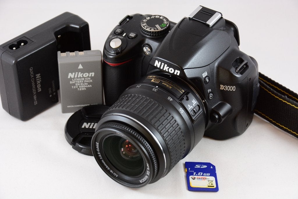 Nikon D3000 met 18-55mm IDEALE STARTER in NETTE CONDITIE, Audio, Tv en Foto, Fotocamera's Digitaal, Ingebouwde flitser, Gebruikt