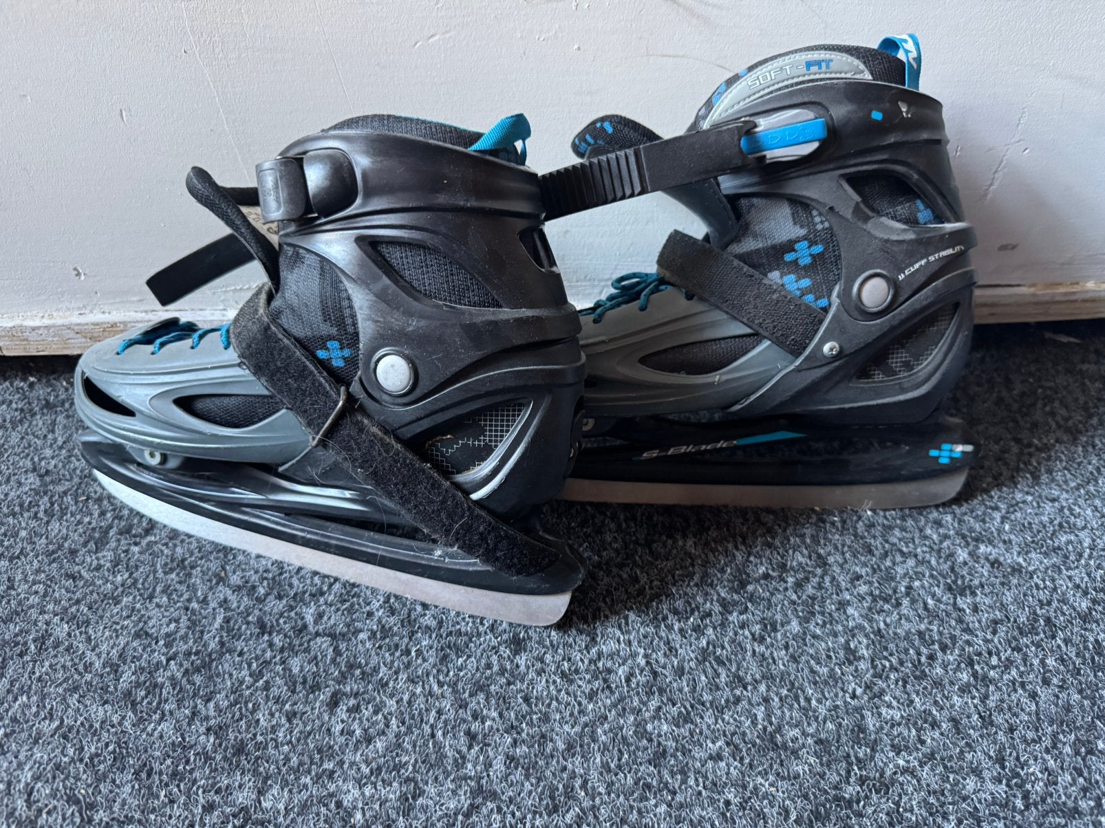 Nijdam verstelbare schaatsen maat 38-41 – zwart/blauw, Sport en Fitness, Schaatsen, Ophalen of Verzenden, Zo goed als nieuw, IJshockeyschaatsen