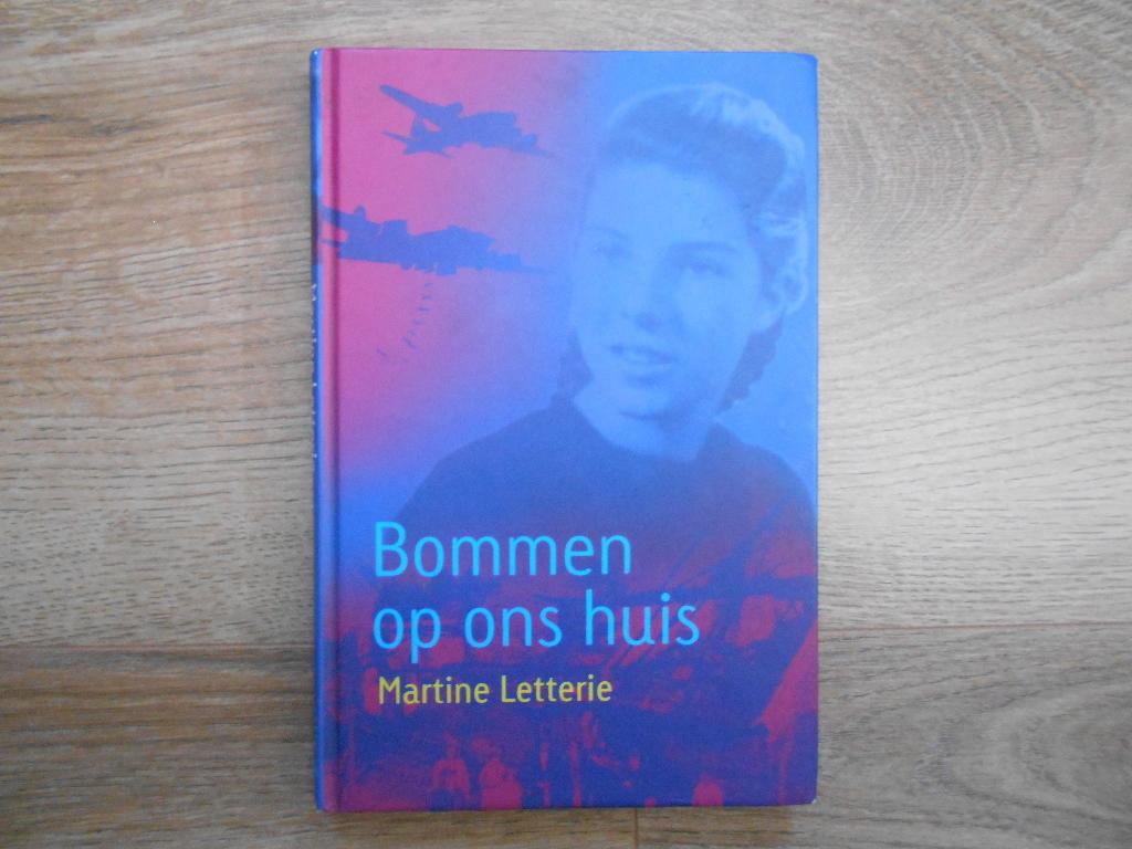 Martine Letterie Bommen op ons huis, Ophalen of Verzenden, Tweede Wereldoorlog, Zo goed als nieuw, Overige onderwerpen