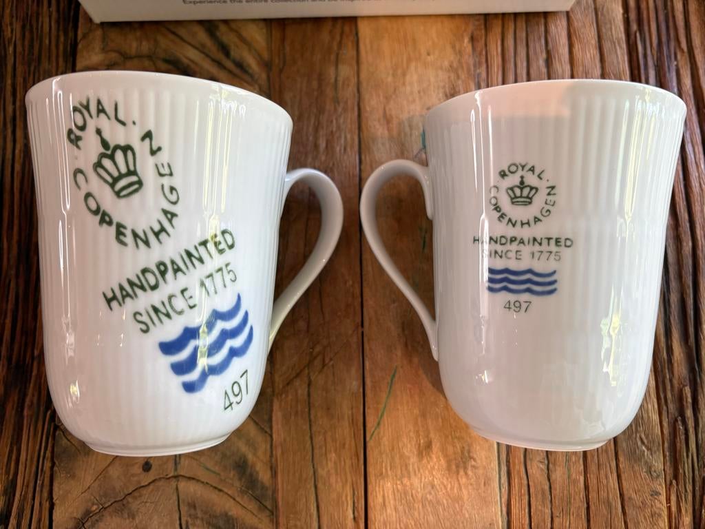 2x Royal Copenhagen Mokken - Handbeschilderd Porselein, Huis en Inrichting, Keuken | Servies, Nieuw, Ophalen of Verzenden, Overige stijlen