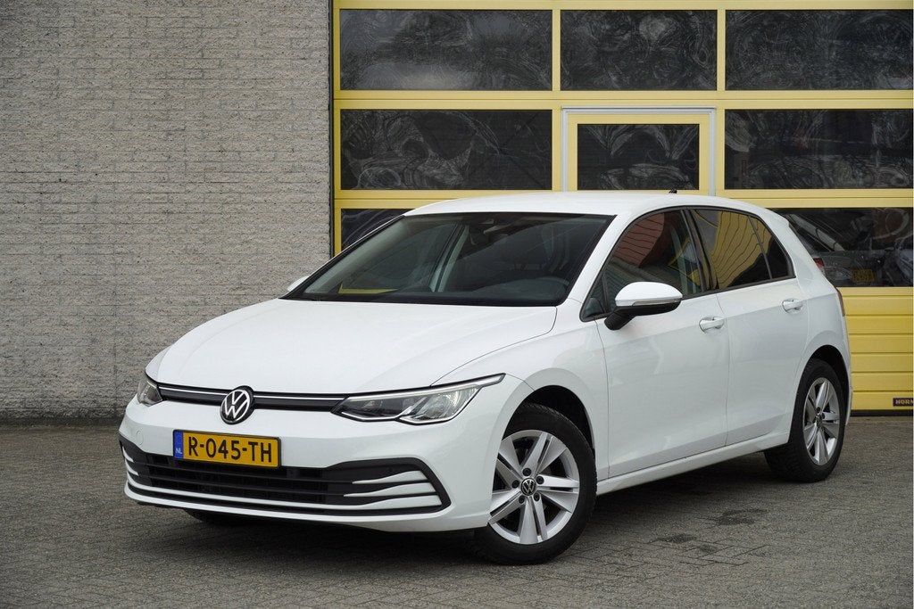 Volkswagen Golf 1.5 TSI 131PK 5drs Life Business BJ2022 Lmv, Voorwielaandrijving, 4 cilinders, Alcantara, Wit