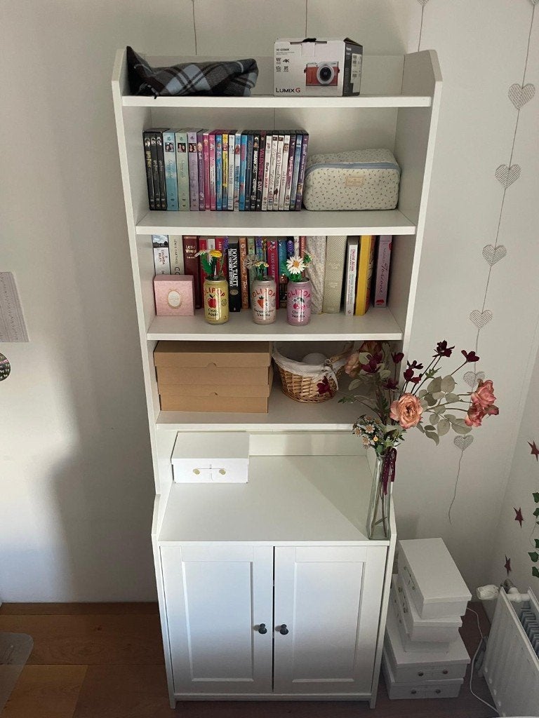 Foto 2 van mooie witte Ikea Hauga kast