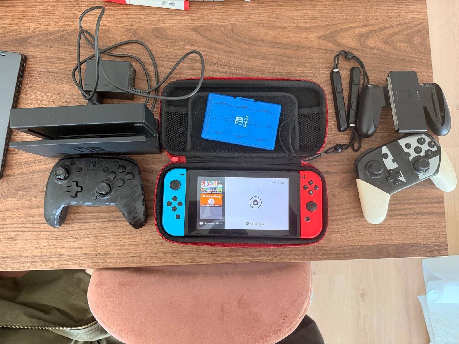 Nintendo Switch met 2 Pro Controllers en accessoires, Spelcomputers en Games, Ophalen of Verzenden, Gebruikt, Met 2 controllers